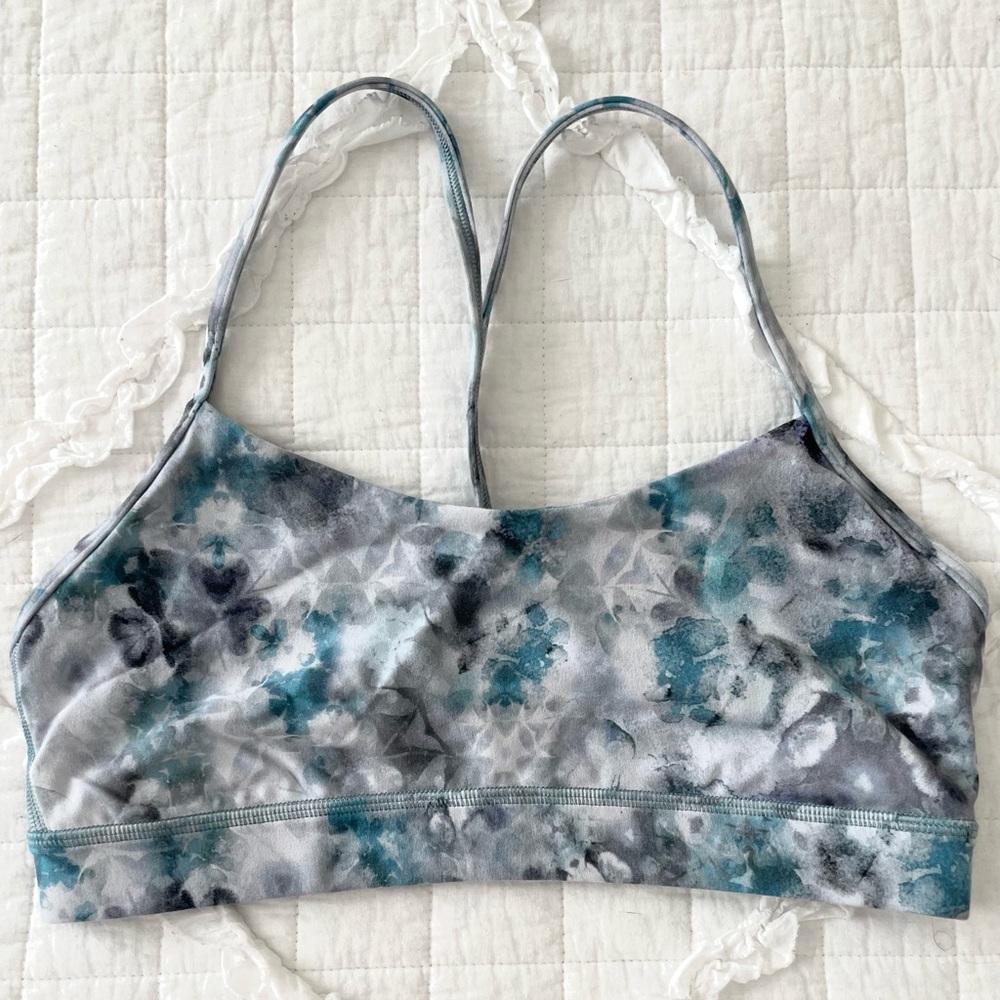 Lululemon Flow Y Bra Nulu | size 8 | blue and grey pattern | never worn